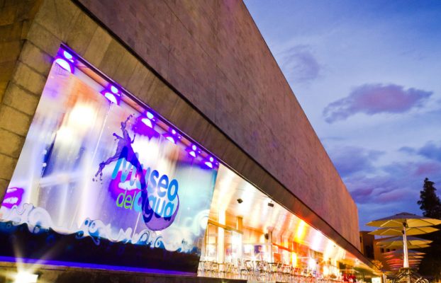 Fluidez y Confort: Descubre la Magia del Museo del Agua desde 1616 Hotel