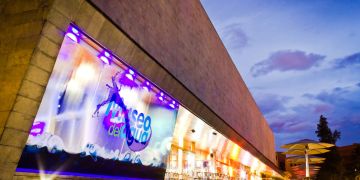 Fluidez y Confort: Descubre la Magia del Museo del Agua desde 1616 Hotel