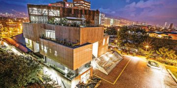 Donde el arte se encuentra con el confort: Una tarde en el Museo de arte moderno en Medellín y una noche en 1616 Hotel.